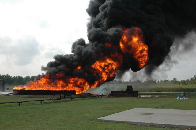 Tagung „Brandschutz im Tank- und Gefahrgutlager“ am 16. November 2015 im Essener Haus der Technik stellt praktische Lösungen vor