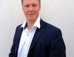 Felix Klabunde von der betterspace GmbH erläutert Energieeinsparmöglichkeiten