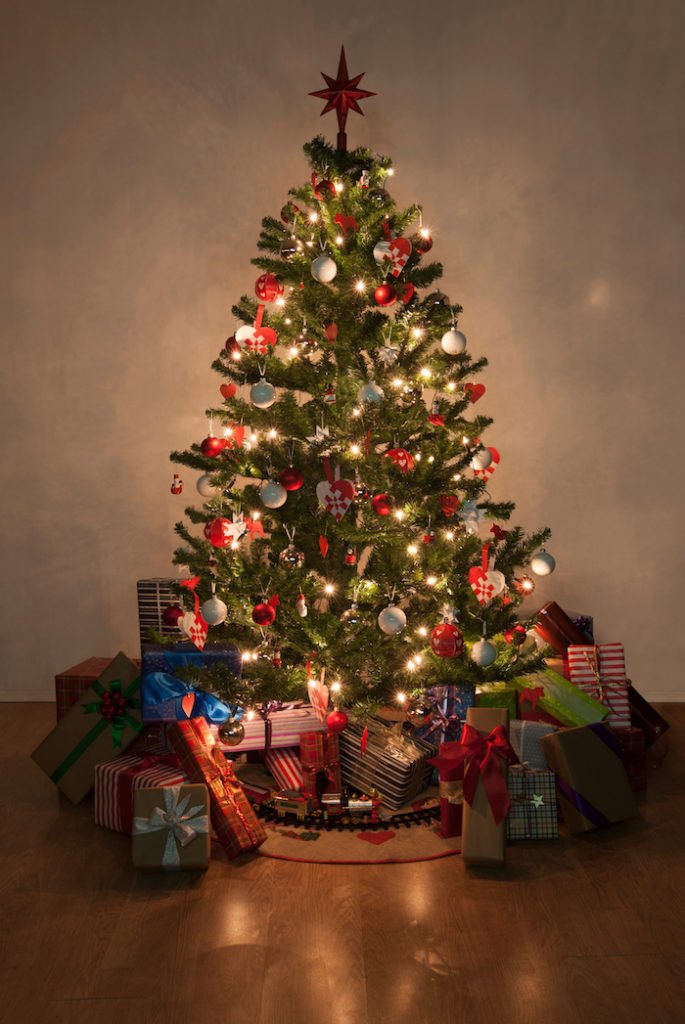 Weihnachtsbaumbeleuchtung mit Lichterketten; Quelle: Lightcycle