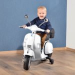 Playtastic Elektro-Kinder-Motorroller "Vespa" mit LED-Licht und MP3-Player