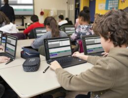 Schüler und Schülerinnen des Ritzefeld-Gymnasiums im digitalen Unterricht vor der Corona-Krise