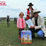 Frieda (3) mit Annette u. André Engelhardt von der Gut Aiderbichl BALLERMANN RANCH