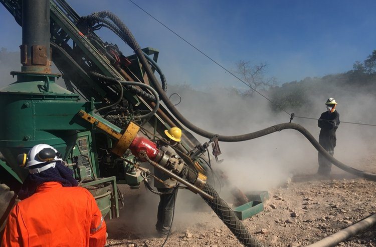 Bohrung auf dem Cerro Caliche-Projekt; Foto: Sonoro Metals