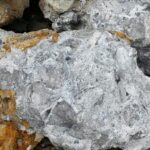 Hochgradige Gold- und Silberbrekzie vom Alicia-Projekt; Foto: Monterey Minerals