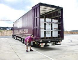 Hans Fischer Logistics und Müller - Die lila Logistik übernehmen Transporte für Spendenaktion von Bauknecht nach Hochwasserkatastrophe