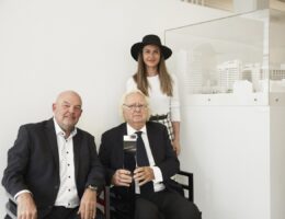 Jürgen und Mila Grossmann mit dem Ehrenpreisträger des BADAP 2022: Richard Meier (Bildquelle: Karsten Staiger)