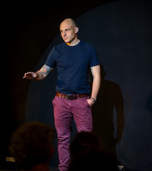 Michael Lanthaler auf der Bühne beim diesjährigen internationalen Speakerslam