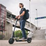 Um E-Scooter im Straßenverkehr zu nutzen