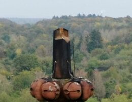 Abgebrochene Kirchturmspitze - Sturmschaden (© Claudia Rougoor)