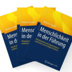 „Menschlichkeit in der Führung“ – ein Buch für Manager:innen und Führungskräfte