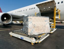 Luftfracht weltweit mit HUGO Transport & Logistics GmbH (© shutterstock.com)