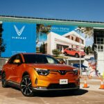 VinFast V8 während der Los Angeles Auto Show 2022 (Bildquelle: @ Vingroup)