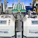 Drei Vakuum Hauschild SpeedMixer® sind in vollautomatische Anlage von Füll Lab Automation integriert (© Füll Lab Automation GmbH)