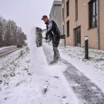 Bei Eis und Schnee müssen Bürgersteige geräumt werden. Foto: HUK-COBURG (Die Bildrechte liegen bei dem Verfasser der Mitteilung.)