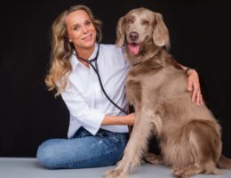 Tierärztin Susanne Arndt mit Olav (© Stephan Pick)