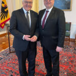 STOOF International: Bundespräsident Frank-Walter Steinmeier im Gespräch mit Fred Stoof (Die Bildrechte liegen bei dem Verfasser der Mitteilung.)