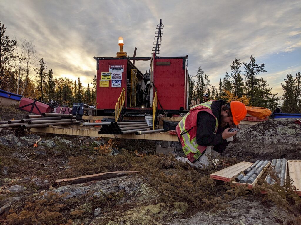 Bohrcrew von Gold Terra im Einsatz; Foto: Gold Terra Resource