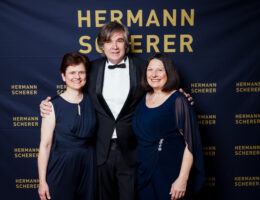 Gabriele Ries und Annette Schoeneck mit Hermann Scherer;Foto:Christina Pörsch