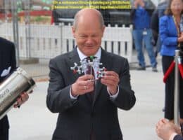 Bundeskanzler Olaf Scholz besucht Ingelheim am Rhein