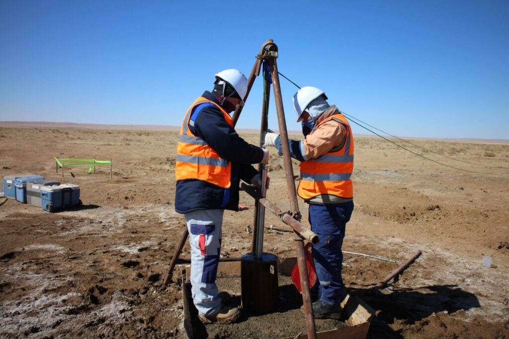 Hydrogeological bailers deployed at Urgakh Naran's UNWH-01; Quelle: ION Energy