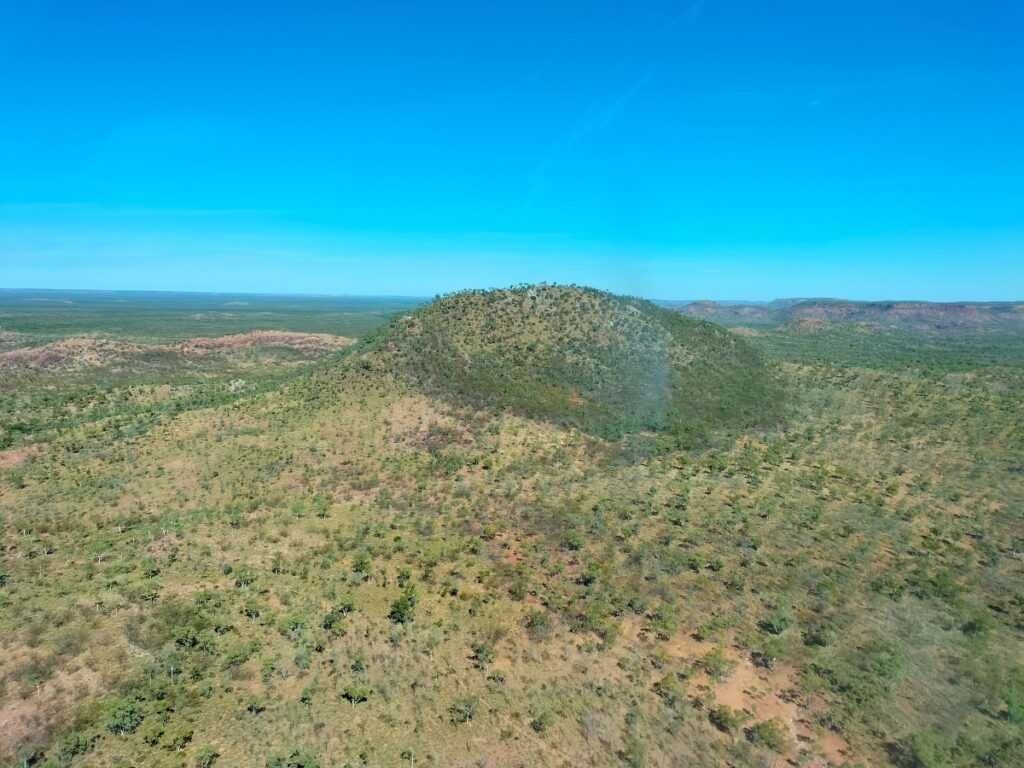 Blick auf Crystal Hill (Zinn/Wolfram) auf dem Murphy-Projekt; Quelle: Laramide Resources