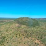 Blick auf Crystal Hill (Zinn/Wolfram) auf dem Murphy-Projekt; Quelle: Laramide Resources