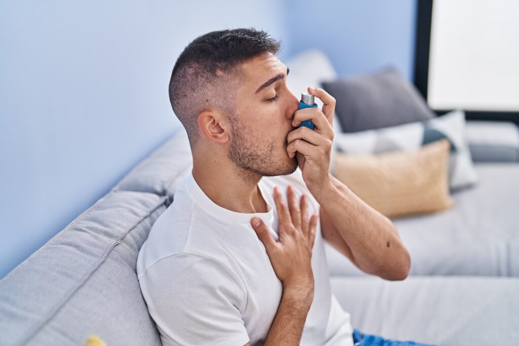 Wenn die Luftnot zum Alltag gehört: Für Patienten mit schwerem Asthma gibt es neue Hoffnung. (© krankenimages.com