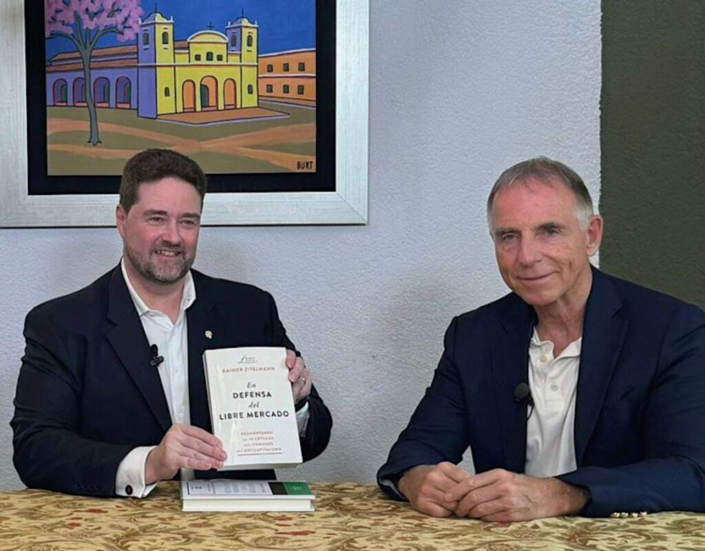 Carsten Pfau und Dr. Dr. Rainer Zitelmann in Asunción (© Carsten Pfau)