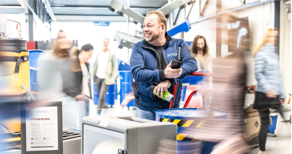 Die Messehallen im Land sind sein zweites Zuhause: Event-Manager Tim Frischholz von DENIOS (Die Bildrechte liegen bei dem Verfasser der Mitteilung.)