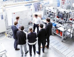 „Zertifizierungslehrgang Industrie 4.0“ macht Mitarbeitende zu Digitalisierungsexperten (Bildquelle: PTW der TU Darmstadt)