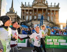 AOK Firmenlauf Potsdam vor historischer Kulisse. (© Die Sportmacher/Florian Manhardt)