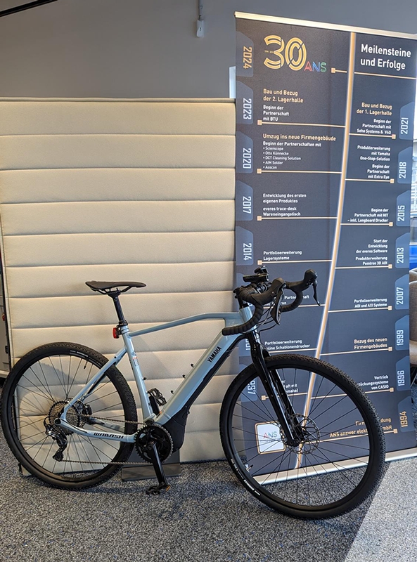 Dieses hochmoderne Yamaha E-Bike können Besucher am Stand auf der SMTconnect von ANS gewinnen (Die Bildrechte liegen bei dem Verfasser der Mitteilung.)