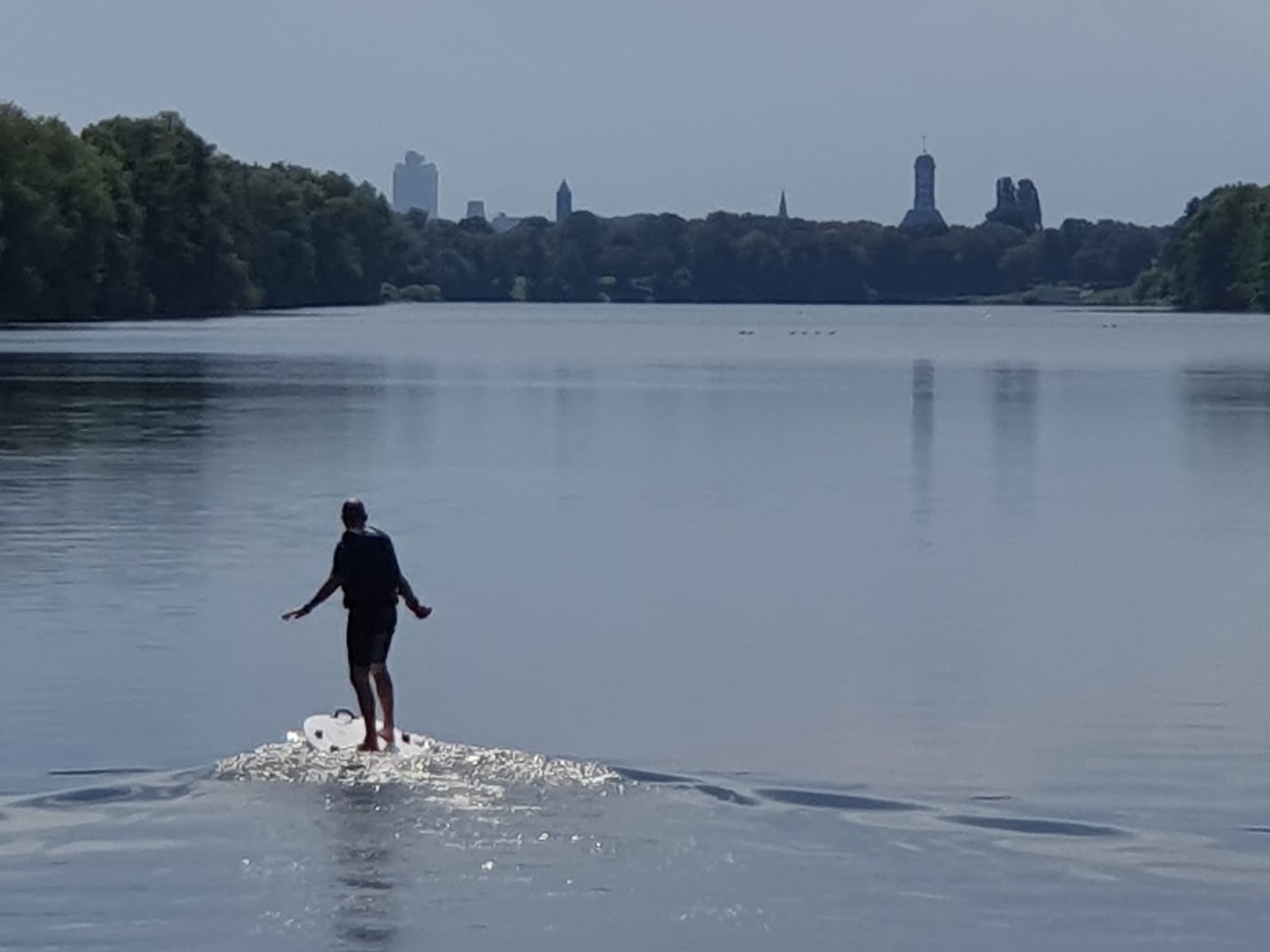 E-Foiling vs. Wingfoiling: Erfahrungen auf dem Wasser