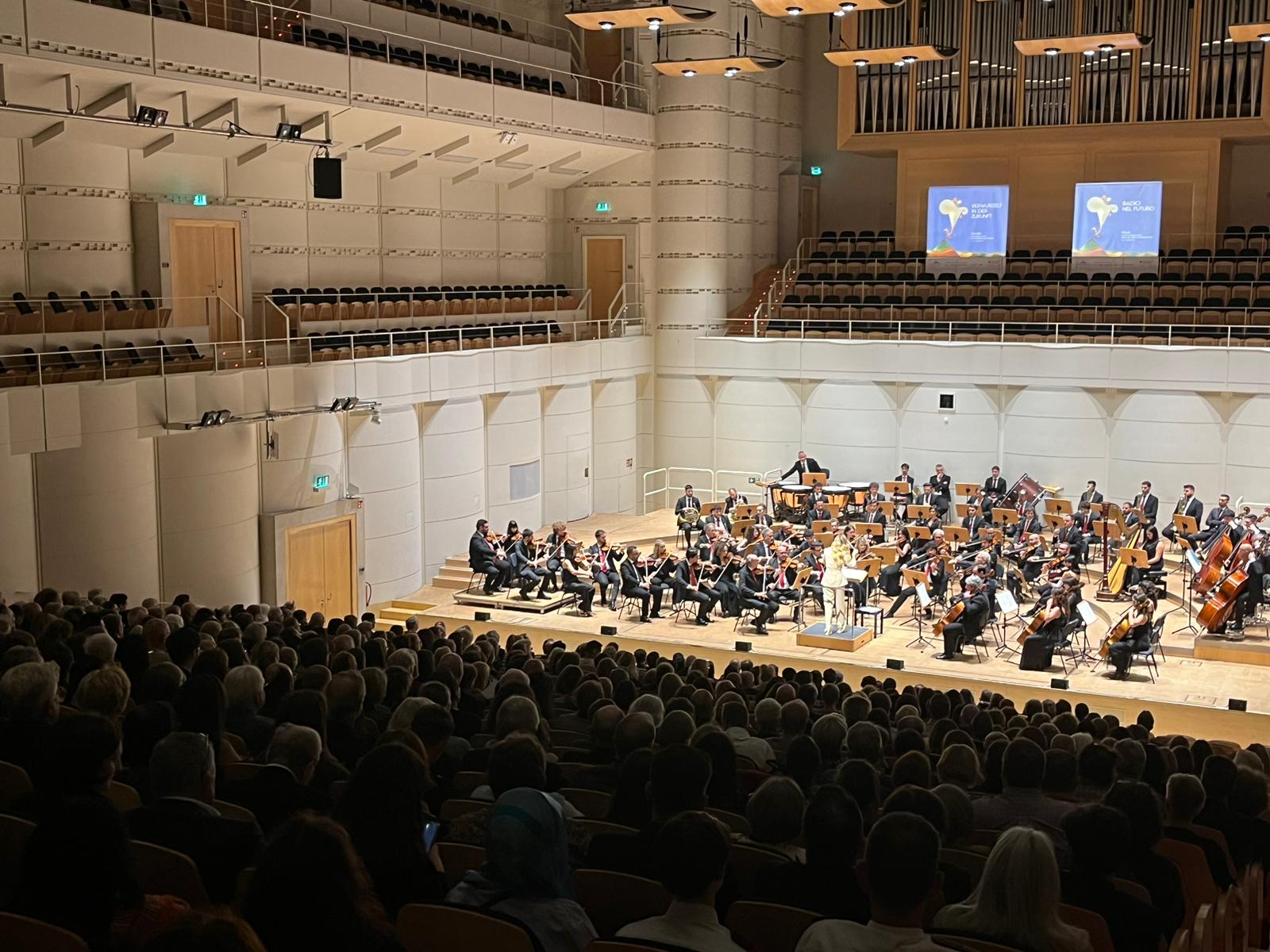 Nuova Orchestra Scarlatti, Venezi und Grigolo feiern Italien, den Ehrengast der Frankfurter Buchmesse 2024