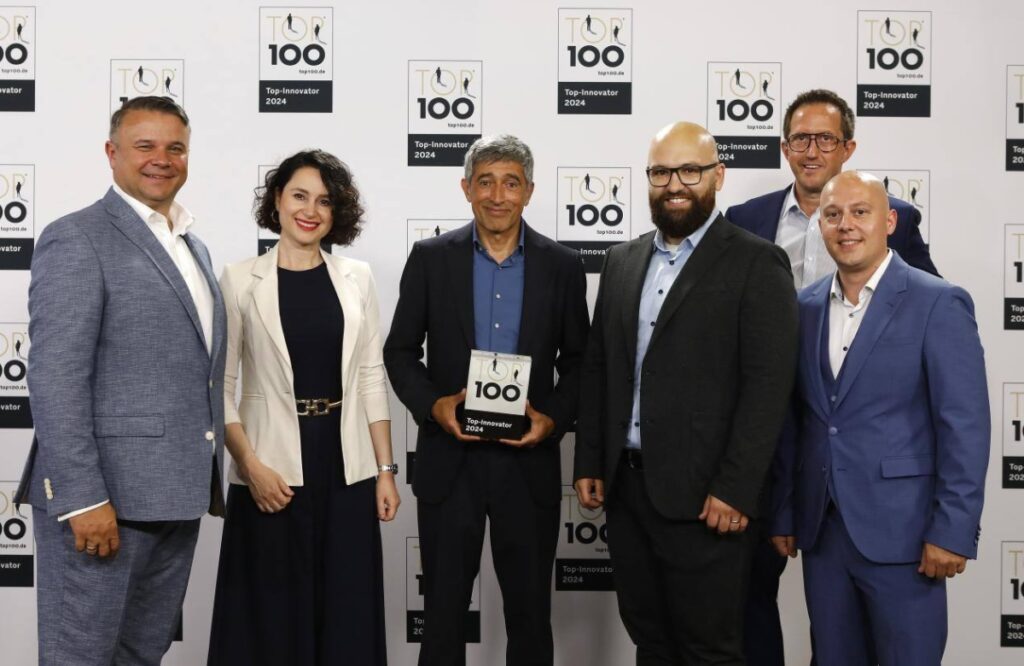 Ranga Yogeshwar mit den frisch gekürten TOP 100 Innovatoren von agilimo (Die Bildrechte liegen bei dem Verfasser der Mitteilung.)