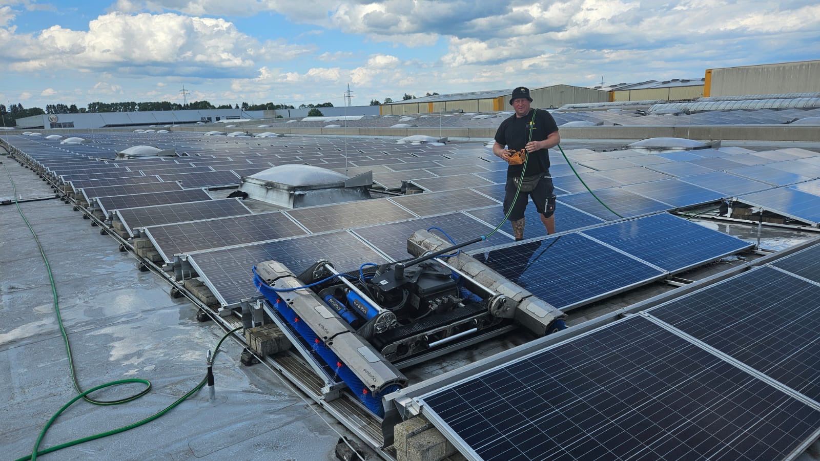 PV+ Solarreinigung GmbH: Maßgeschneiderte Reinigungslösungen für große Photovoltaikanlagen seit 2010