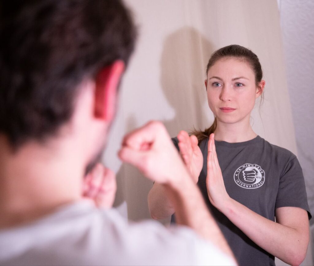 Die TA WingTsun Kampfkunst schafft Selbstvertrauen und fördert Mädchen und Frauen nachhaltig (© TA WingTsun Hamburg)