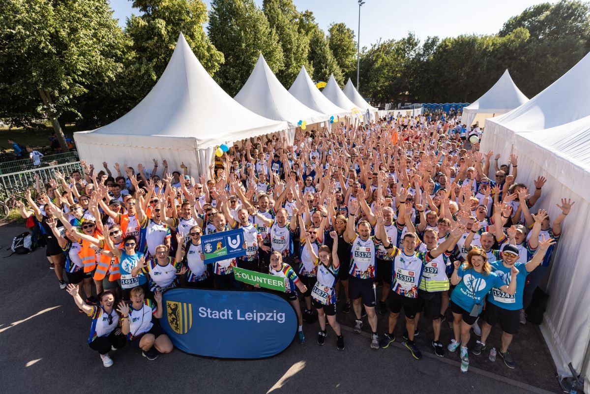 Beim schnelleStelle.de Firmenlauf stehen Teamgeist und Spaß am gemeinsamen Laufen im Mittelpunkt. (© Christian Hüller)