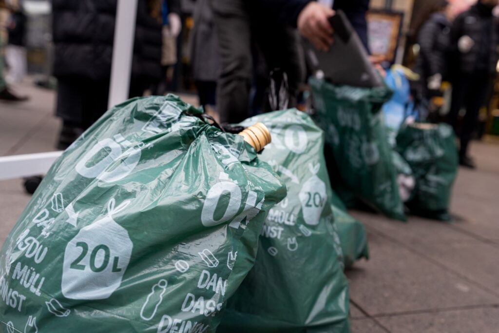 Gemeinsames Clean-Up im Frankfurter Bahnhofsviertel