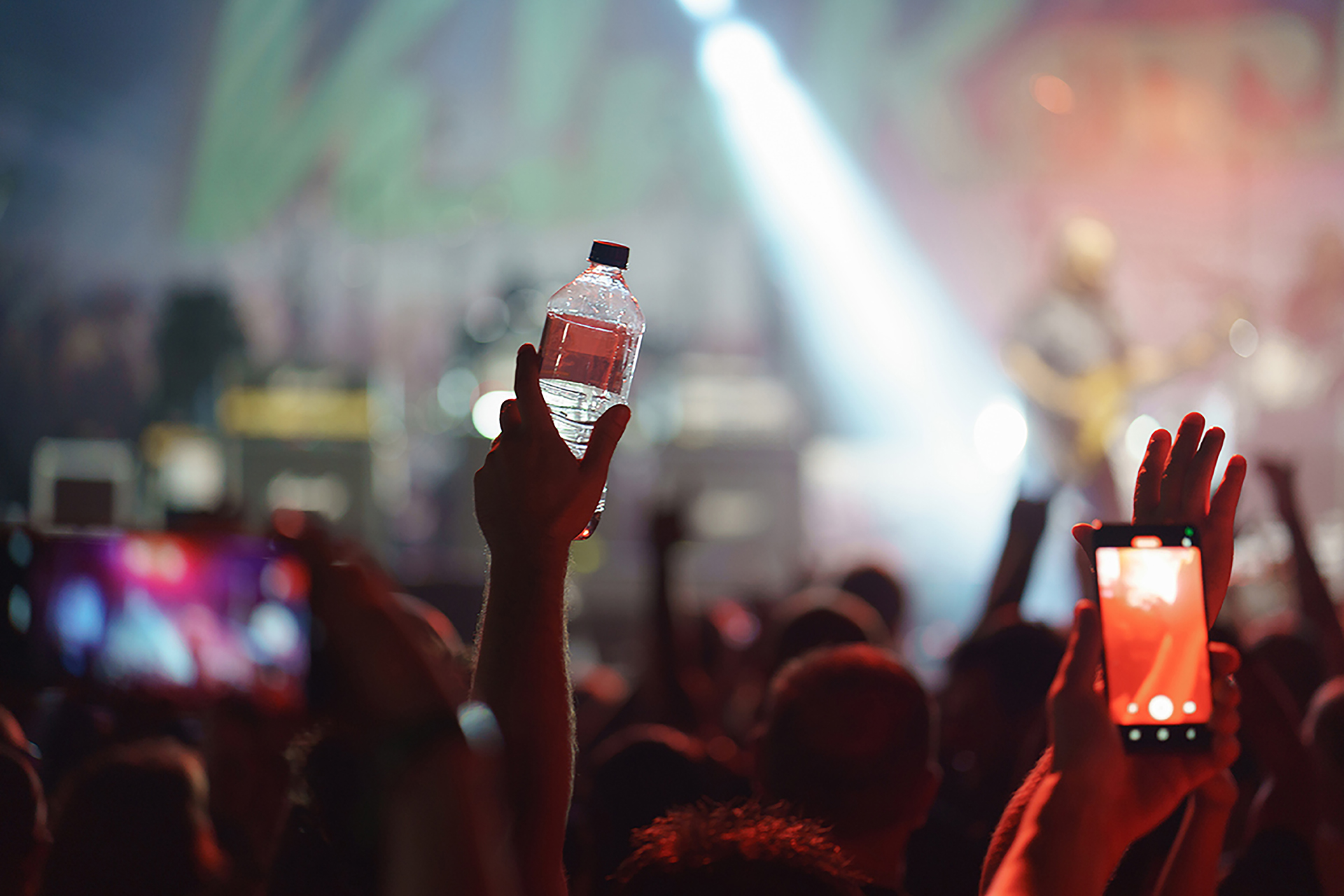 Bei Events und Festivals im Freien haben sich Getränke in Plastikflaschen bewährt.f (Die Bildrechte liegen bei dem Verfasser der Mitteilung.)