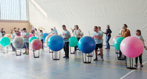 Teilnehmer des Down-Sportlerfestivals beim Trommel-Workshop. (Die Bildrechte liegen bei dem Verfasser der Mitteilung.)