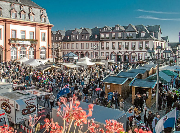 Residenzmarkt mit verkaufsoffenem Sonntag in Weilburg. (Die Bildrechte liegen bei dem Verfasser der Mitteilung.)