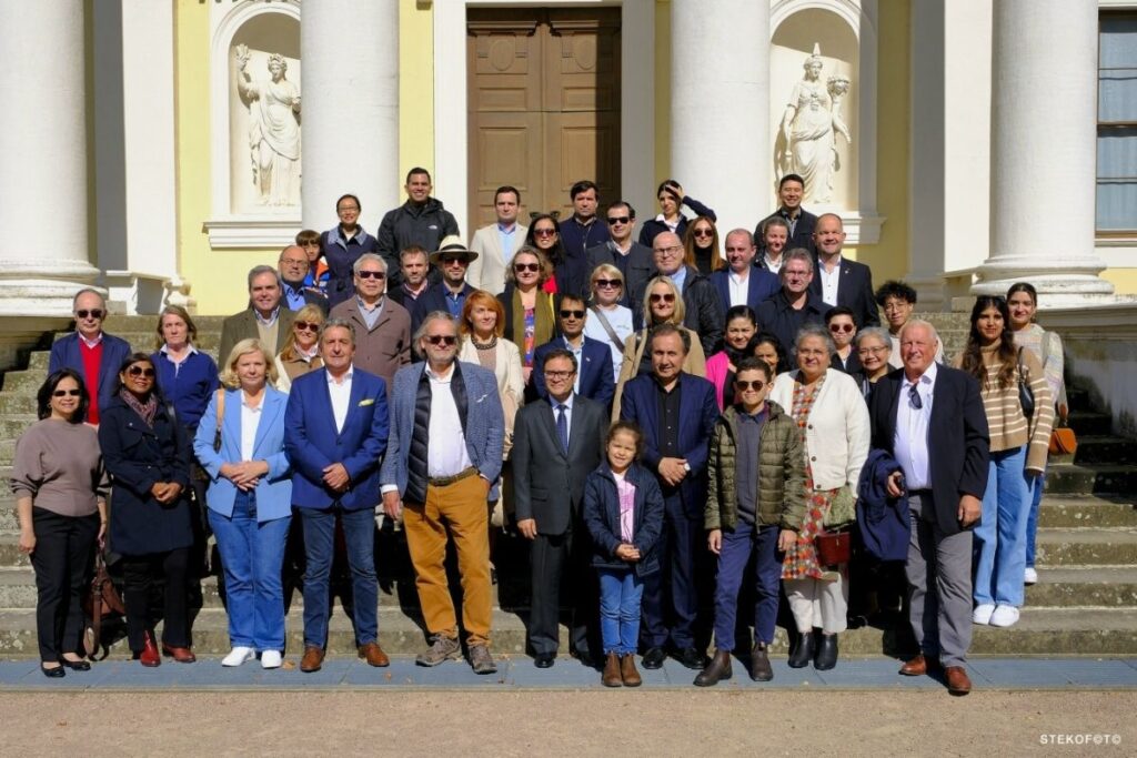 Diplomaten der Botschaften aus Berlin treffen die Netzwerkpartner aus Sachsen-Anhalt im Gartenreich (© © Janos Stekovics. )