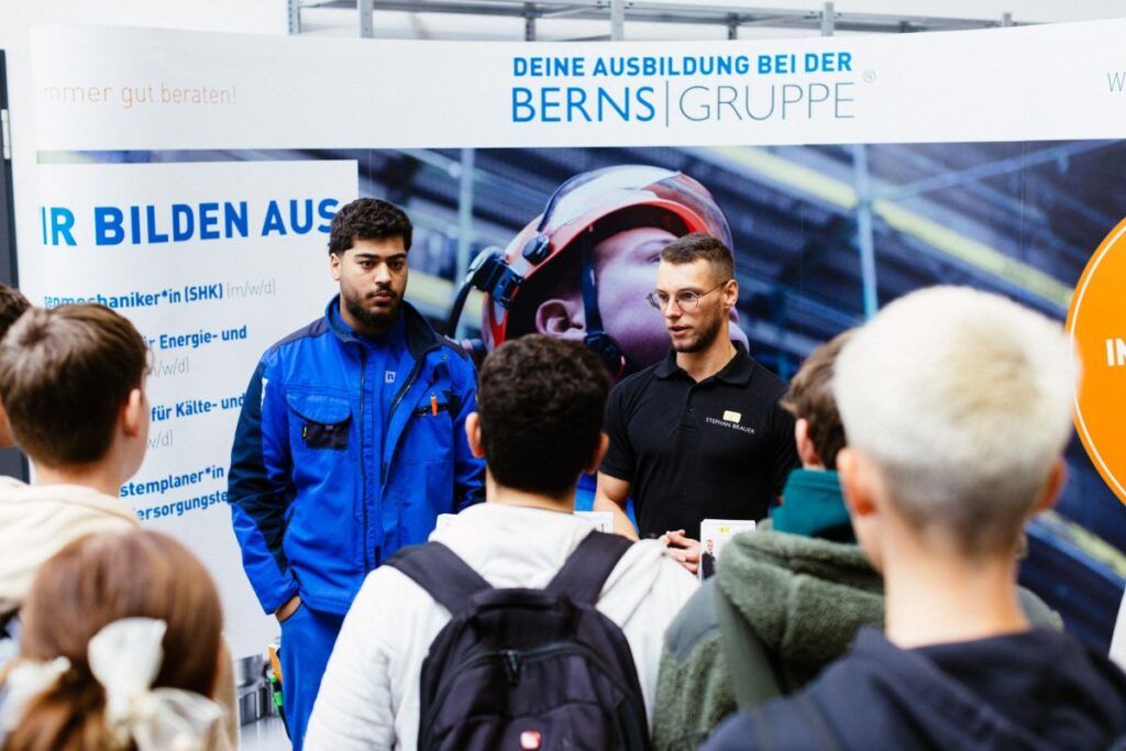 Schülerinnen und Schüler informierten sich am Tag der Gebäudetechnik. (© )