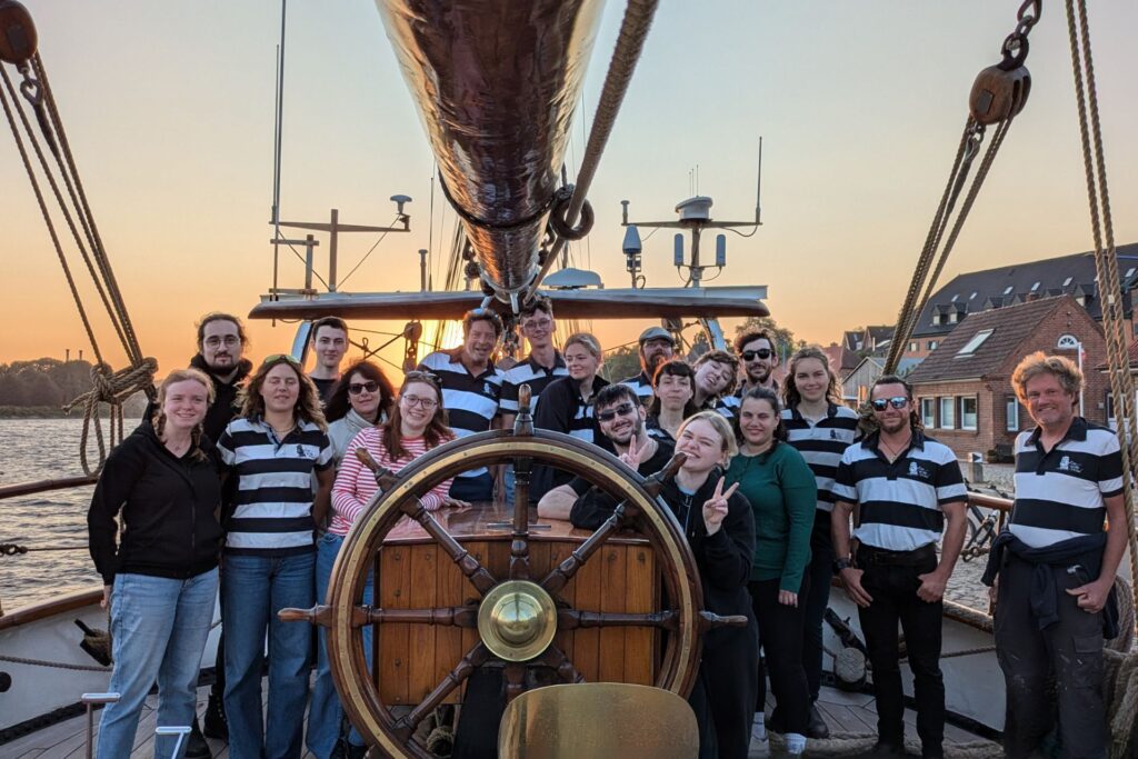 Die Auszubildenden und Studierenden segelten gemeinsam mit der Crew der „Eye of the Wind". (Bildquelle: ©Eye of the Wind)