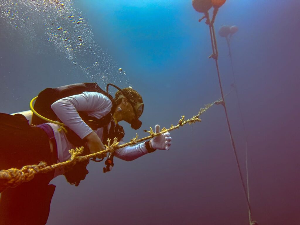 Toby Corren im "Floating Nursery" des Nova Maldives (© Nova Maldives)